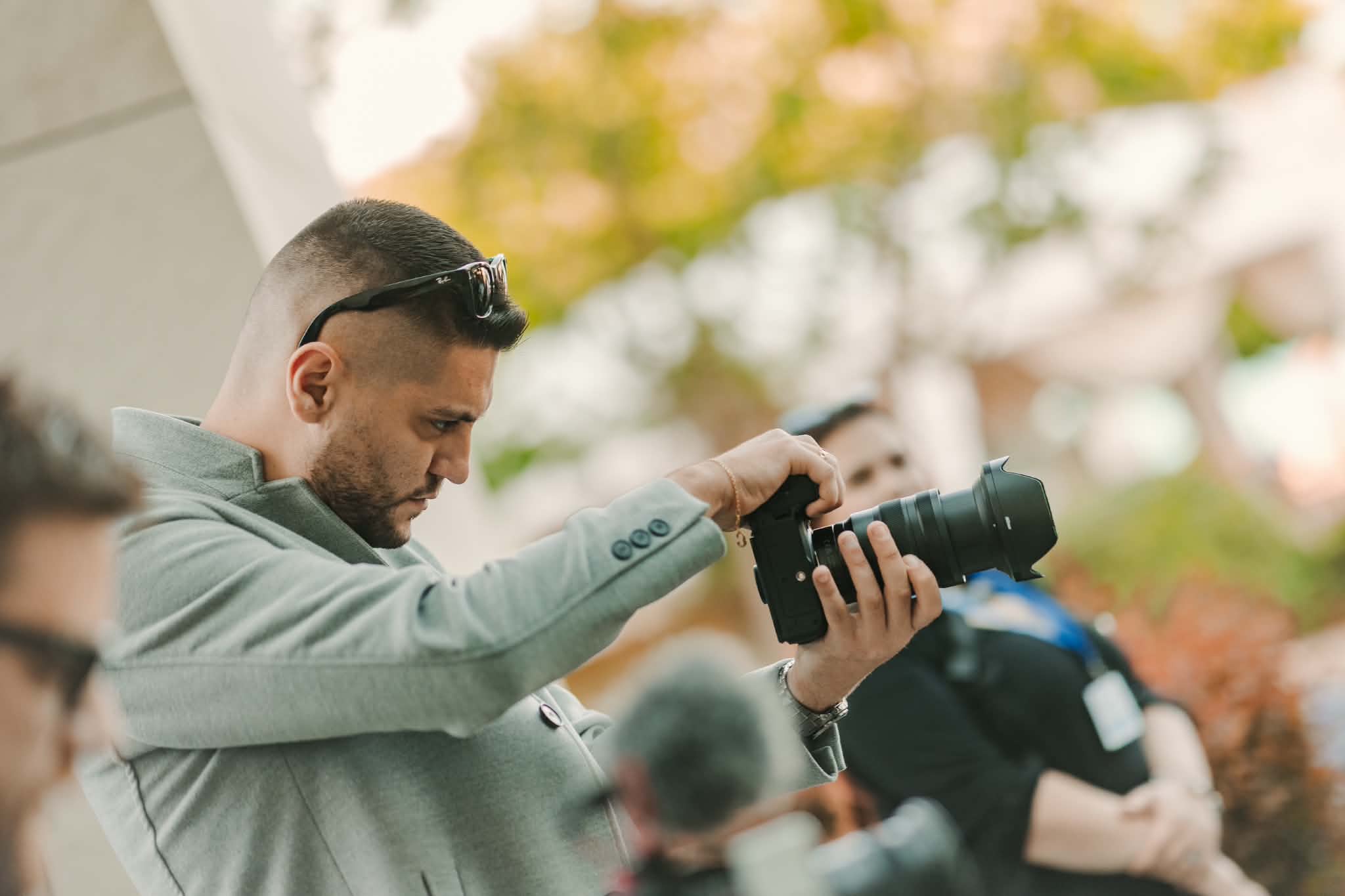 Кога е достатъчен един фотограф и кога си струват двама